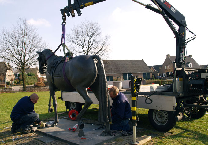 Bronzen Bonfire gaat twee maanden op stal